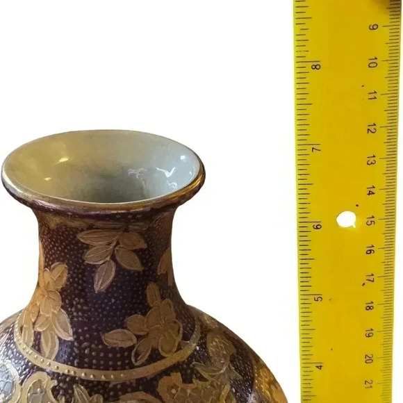 Vtg Chinese Porcelain Satsuma Style Vase Hand Painted Gold Granulated Textured - Picture 7 of 8